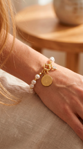 Pulsera Perlas Shell Blancas + Timón y Dije Padre Nuestro Enchape Oro