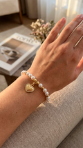 Pulsera Perla Shell y Corazón Enchape Oro