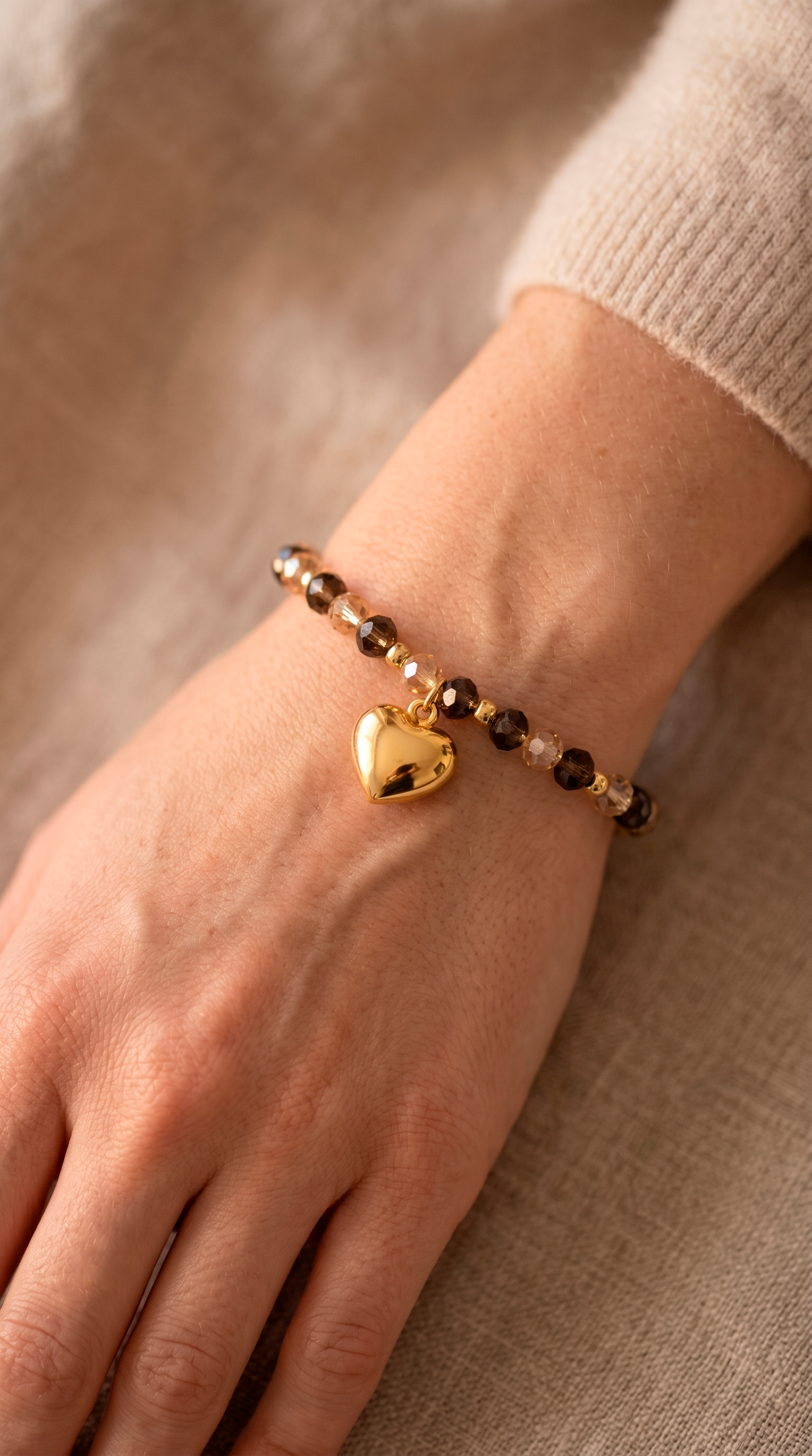 Pulsera Cristales Tonos Café y  Corazón Inflado Enchape Oro