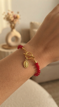 Pulsera Cristales Rojos Broche T y Virgen Enchape Oro