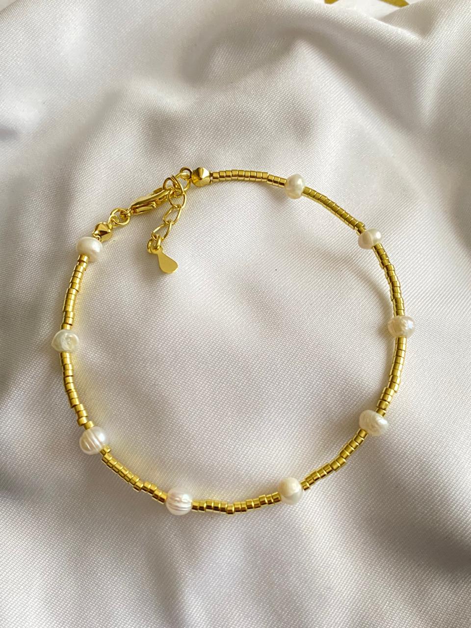 Pulsera Mostacillas y Perlas de Rio Enchape Oro