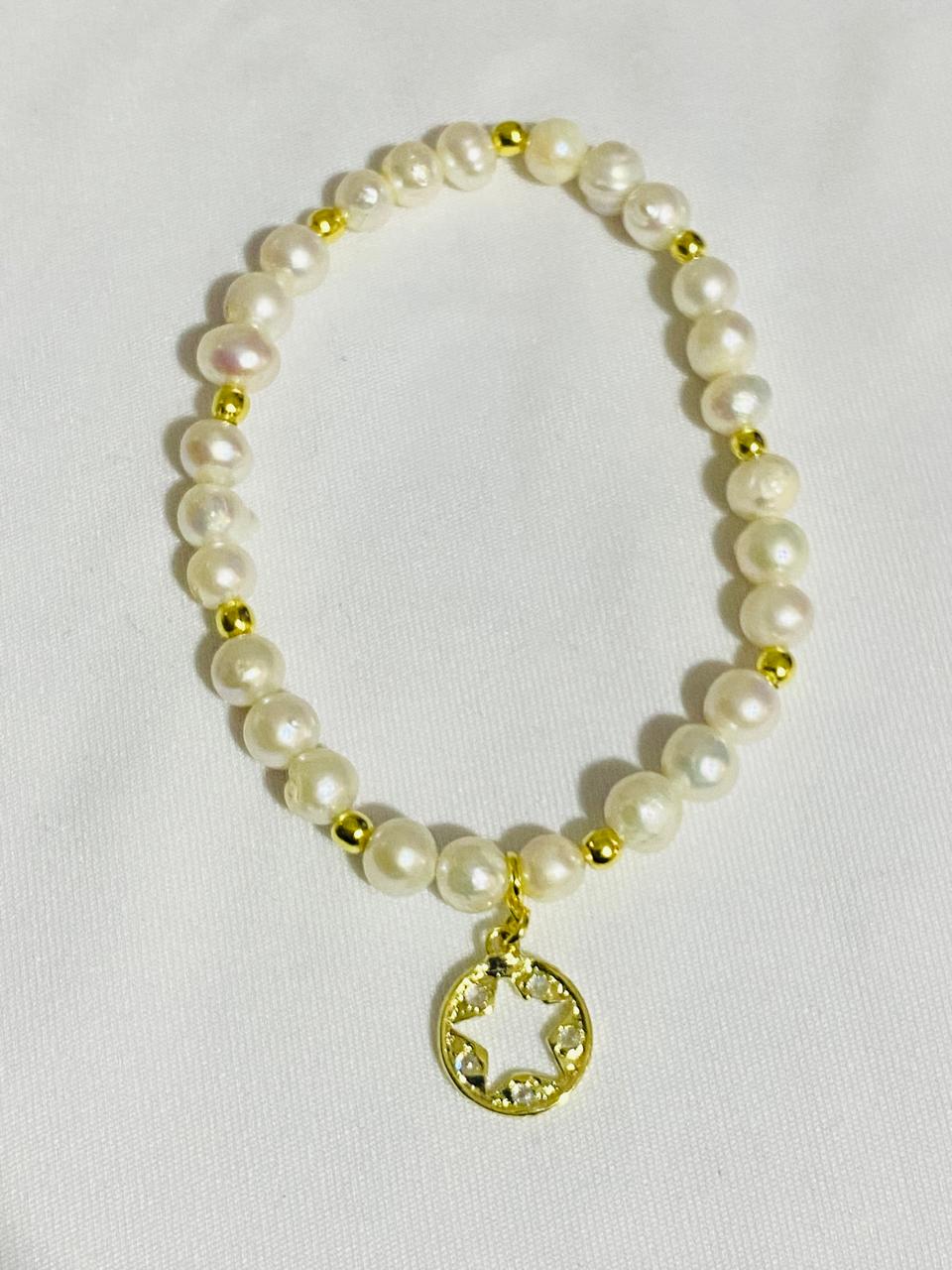 Pulsera Perlas de Rio y Dije Estrella Enchape Oro