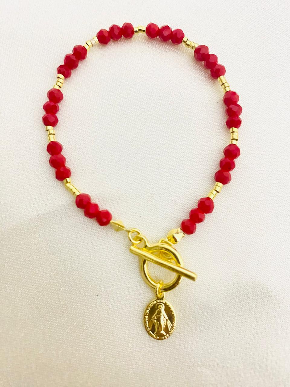 Pulsera Cristales Rojos Broche T y Virgen Enchape Oro