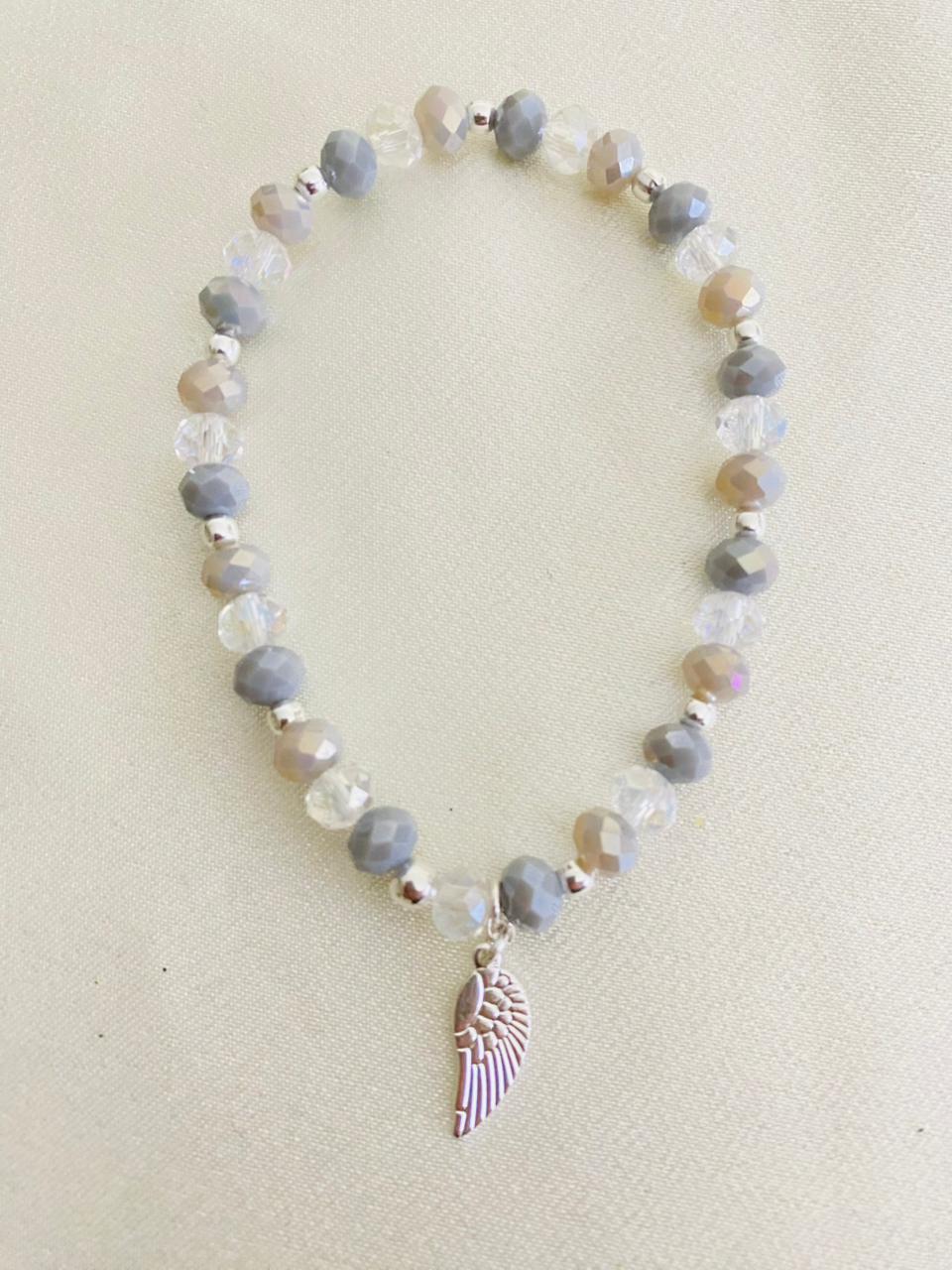Pulsera Cristales Tonos Gris y Alita Enchape Plata